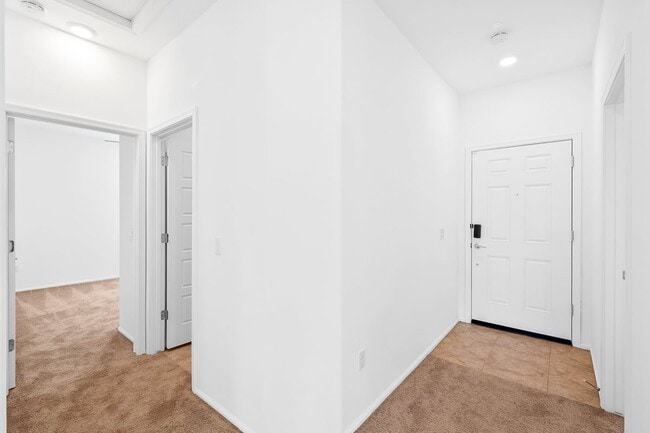 Building Photo - 6321 S Crescent Peak Dr