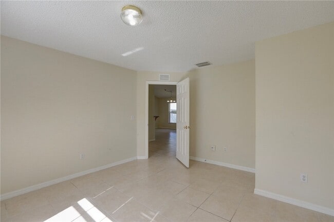 Building Photo - 573 Belfast Terrace