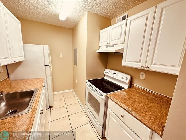 Building Photo - 1162 Lake Terry Dr