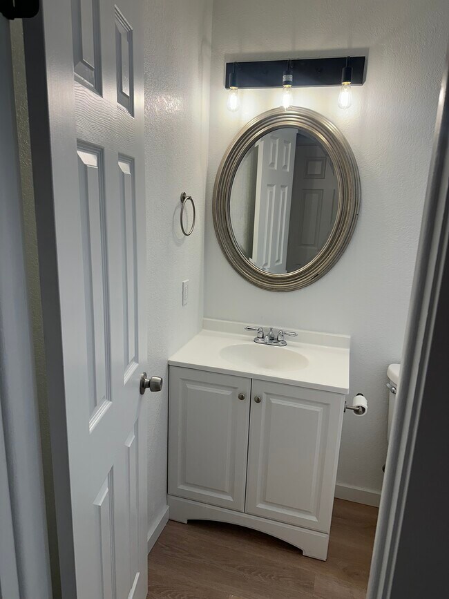 Building Photo - 478 Bing Ln