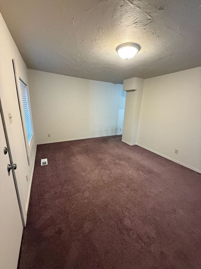 Building Photo - Camas - 2 Bedroom, 1.5 Bath with Large Detached Garage and EV Charging!