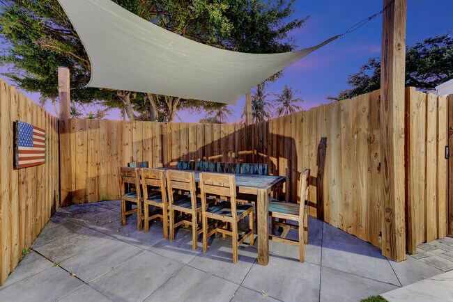 Building Photo - 707 W Boulevard Chatelaine