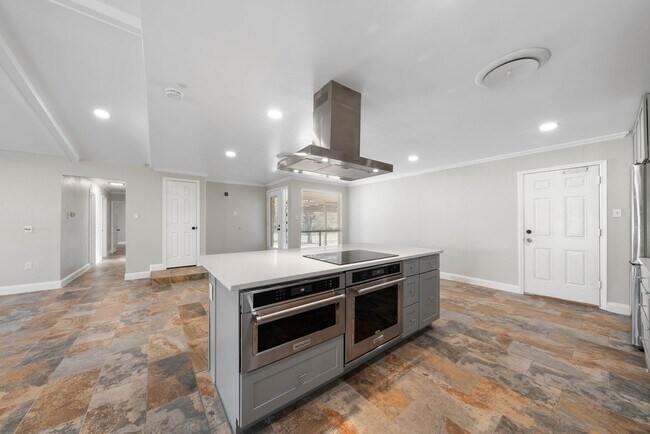 Building Photo - Spacious 4-Bedroom Retreat with Fireplace & Island Kitchen in New Braunfels