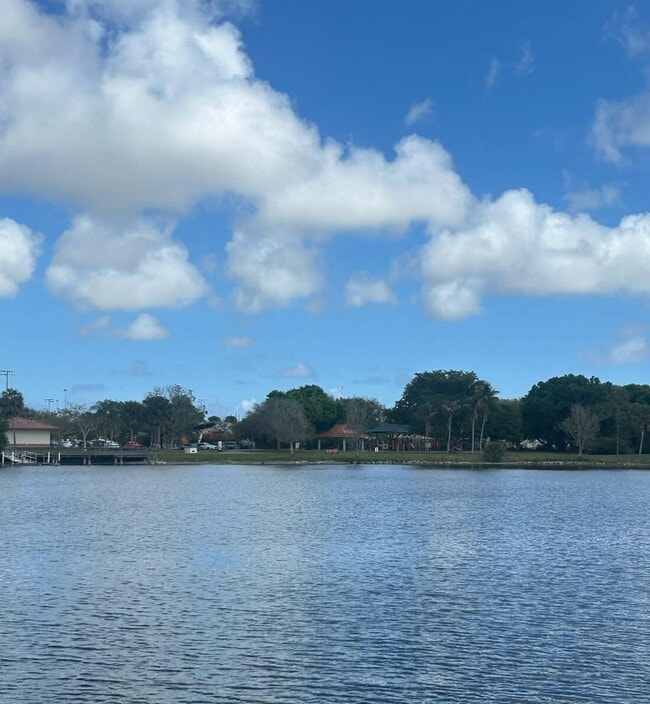 Building Photo - 2738 Carambola Cir S