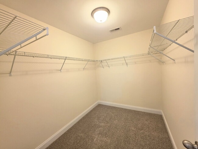 Building Photo - Beautiful Wilmington Floor Plan In Wedgefi...