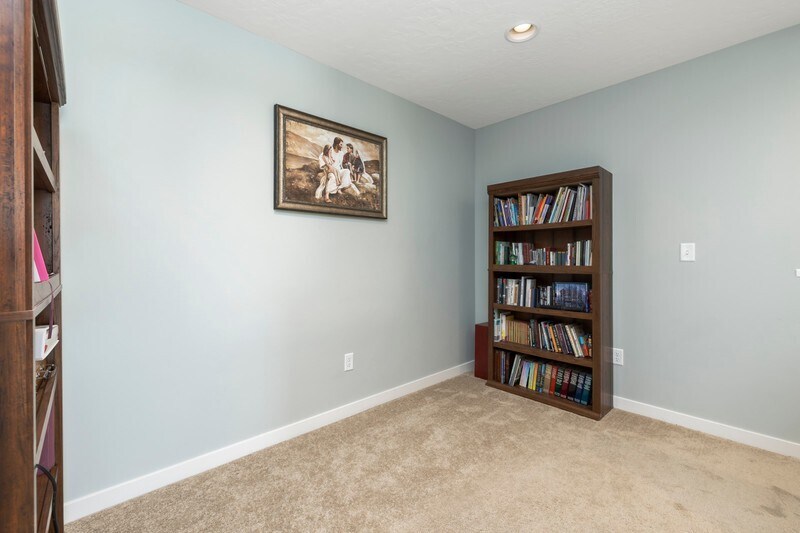 Building Photo - 4438 E Hurstbourne Dr