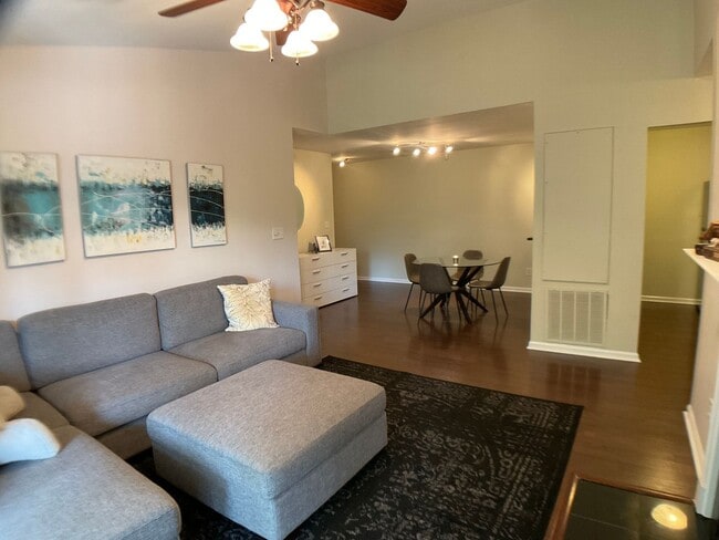 Building Photo - Spacious Condo in Brandon Ridge!