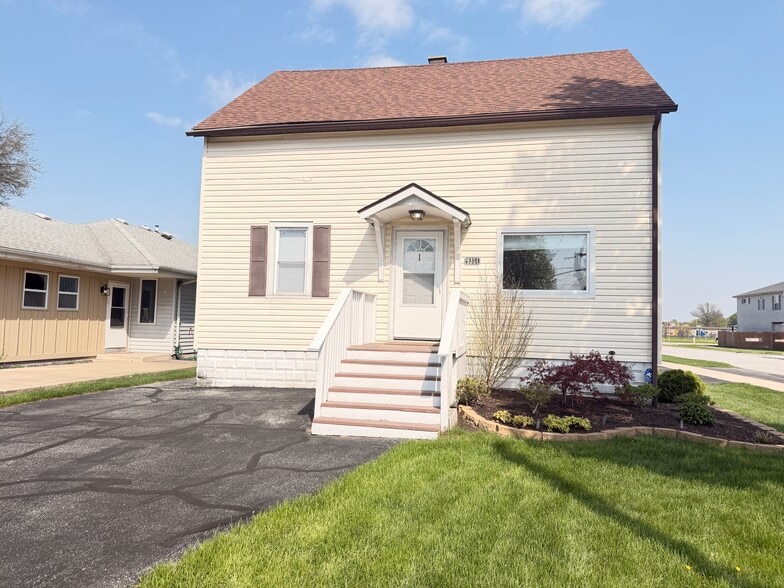 2 Front View 2 - 9351 Kennedy Ave