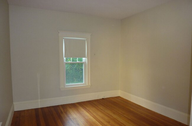 Building Photo - 39 Hall Ave