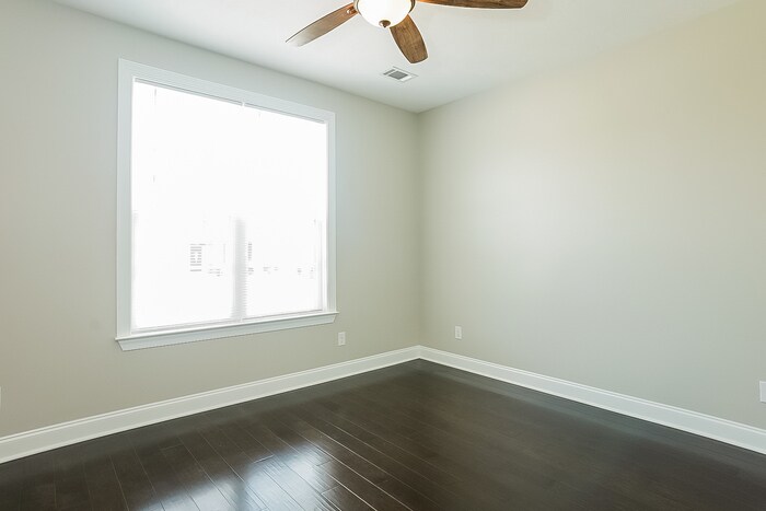 Building Photo - 568 Bunchgrass St