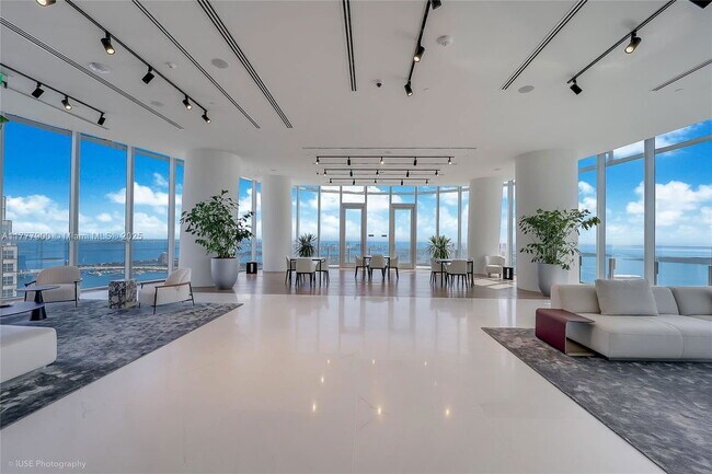 Building Photo - 300 Biscayne Blvd Way