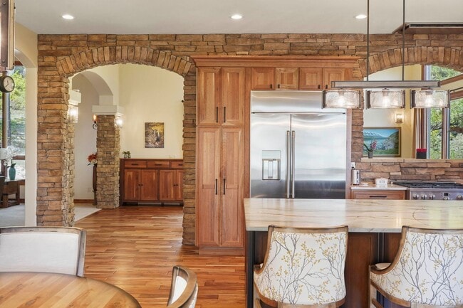 Building Photo - Stunning Broadmoor Estate with Mountain & City Views