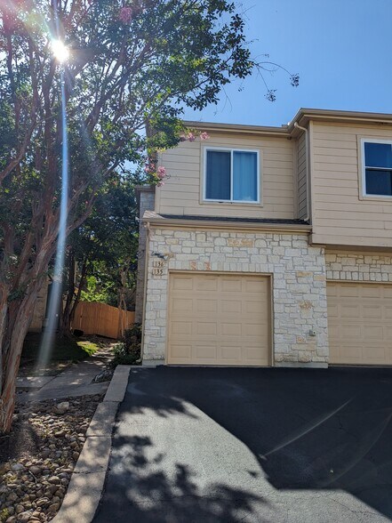 Building Photo - 7501 Shadowridge Run