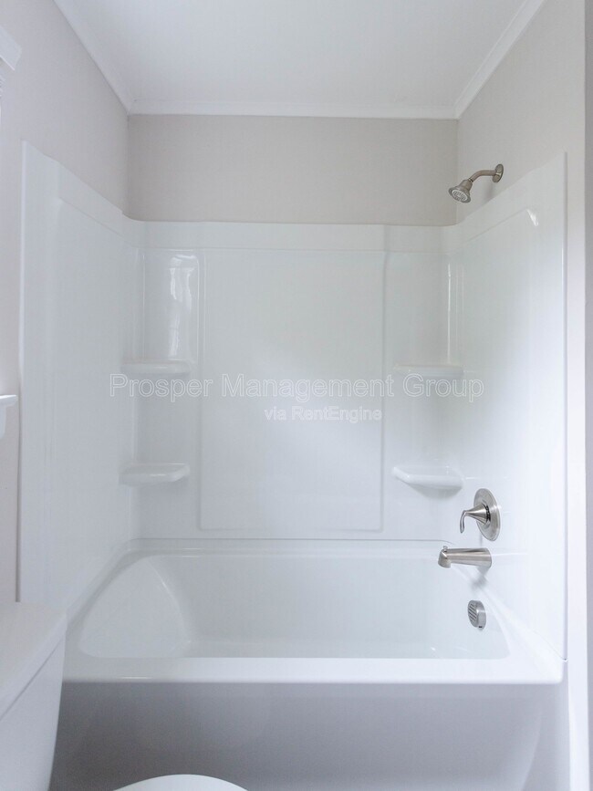 Building Photo - 867 Colony Dr