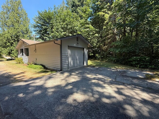 Building Photo - 2Bd/1.75Ba Issaquah Home