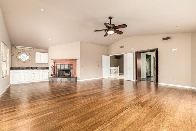 Building Photo - 11238 N 128th Pl