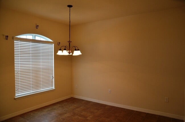 Building Photo - Nice 3/2 with Tile Flooring and 2-Car Garage in Azalea Cove (SE Orlando)