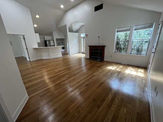 Building Photo - 226 Dicenzo Blvd