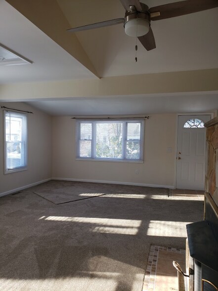 Building Photo - 23 Budd Ave