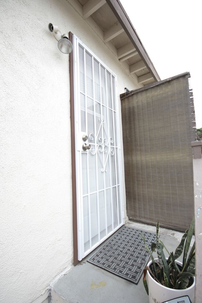 Building Photo - Charming All-Inclusive 1BR with Resort-Style Amenities