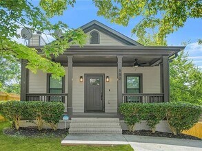 Building Photo - Stylish 4bd/2ba Renovated Rental with Fenced Yard in Growing Westside Neighborhood