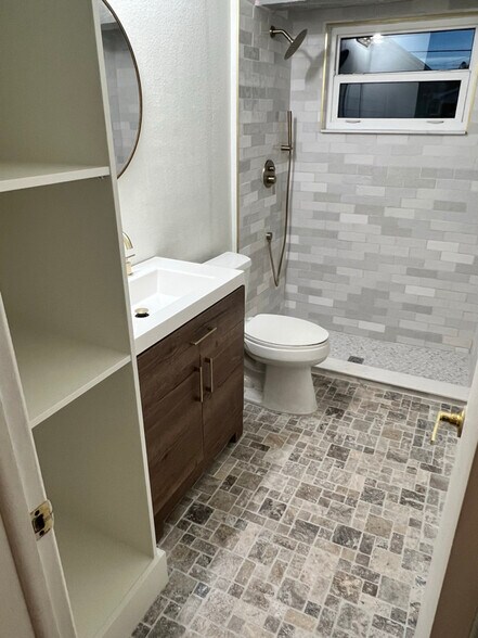 Building Photo - 5137 Dartmouth Ave N