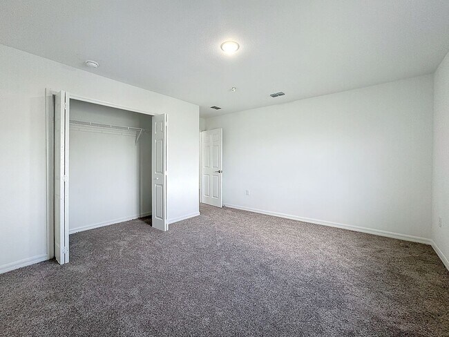 Building Photo - Townhouse For Lease in Saint Cloud