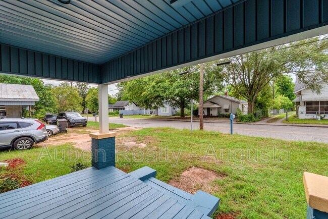 Building Photo - 1973 Battle Row