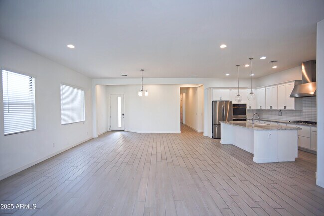 Building Photo - 9414 S 7th Pl
