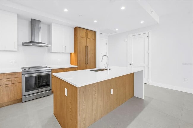 Building Photo - 275 1st Ave S