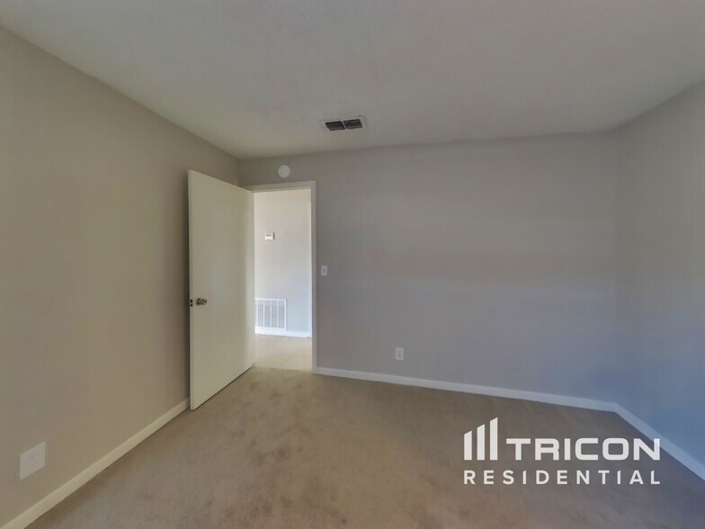 Building Photo - 1484 Bloomingdale Rd