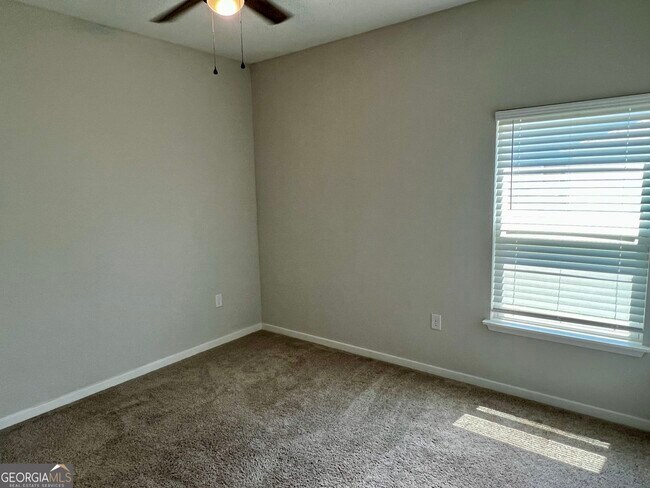 Building Photo - 204 Park View Ln