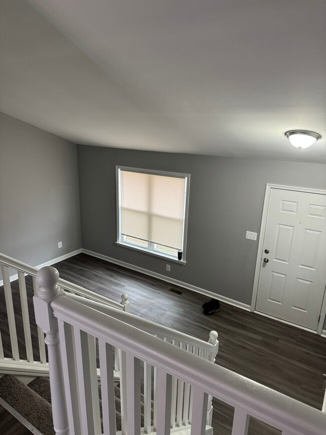 Building Photo - 3 Bedrooms 3 Bathrooms