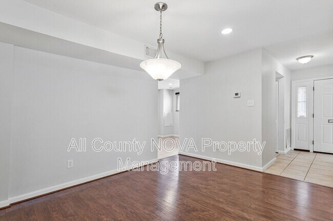 Building Photo - 9995 Campus Way S