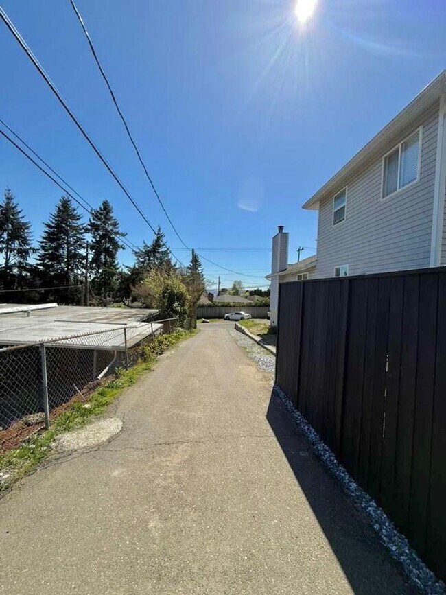 Building Photo - Arbor Heights 2-Bedroom Home in a Prime Location