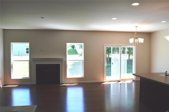 Building Photo - 526 Crystal Stream Dr