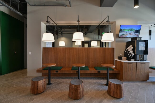 Building Photo - 1400 Walnut St