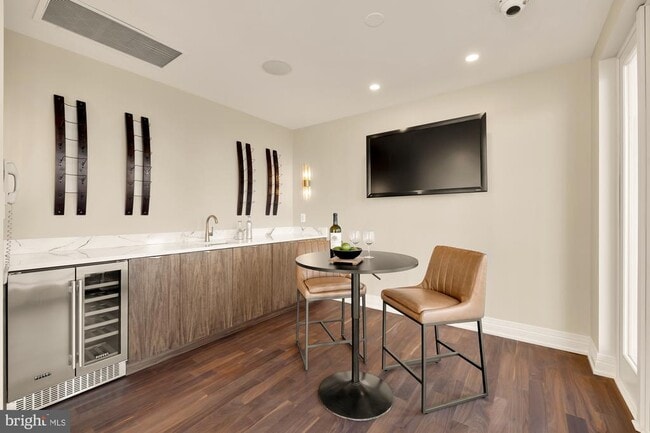 Building Photo - 622 Ponte Villas N