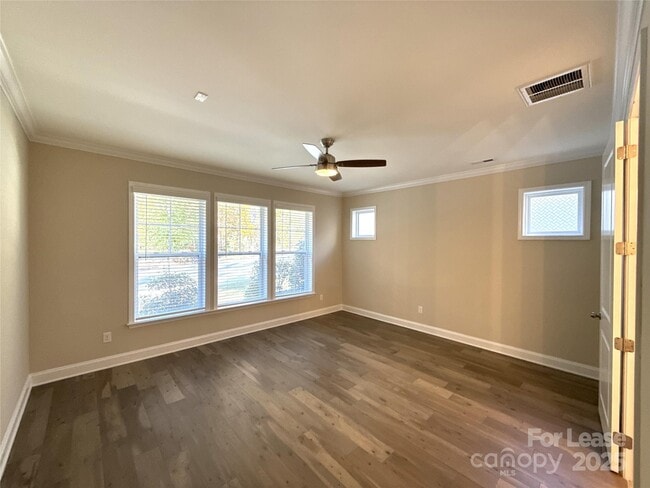 Building Photo - 707 Marion Dr