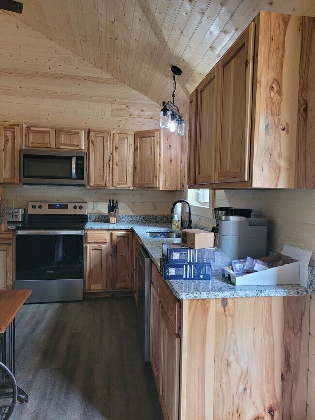 Building Photo - Beautiful Brand New 2bd Cabin in Trade, Tennessee