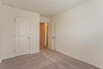 Building Photo - Fantastic 3bd/2ba home! Let yourself in!