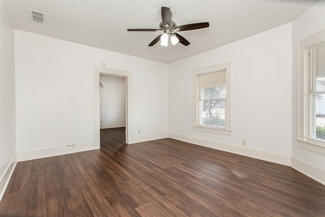 Building Photo - 316 W Avenue A