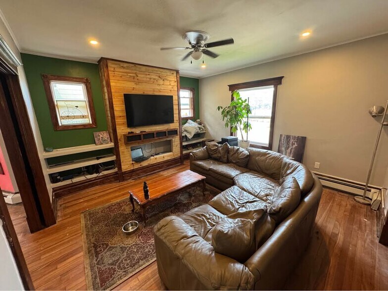 Building Photo - 911 College Ave