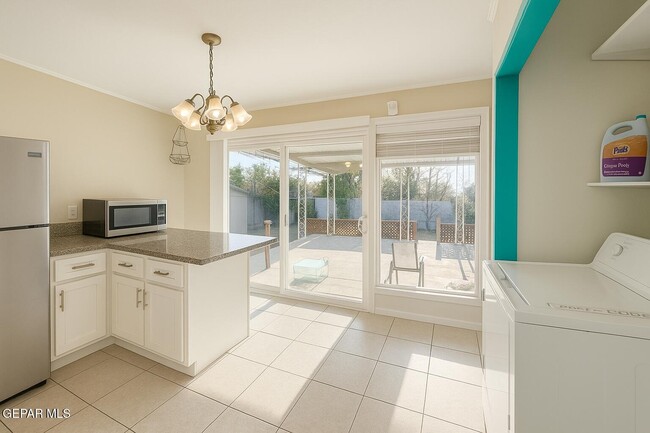 Building Photo - 2211 N Campbell St