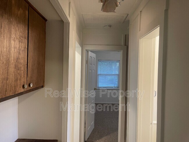 Building Photo - 300 Edwards St