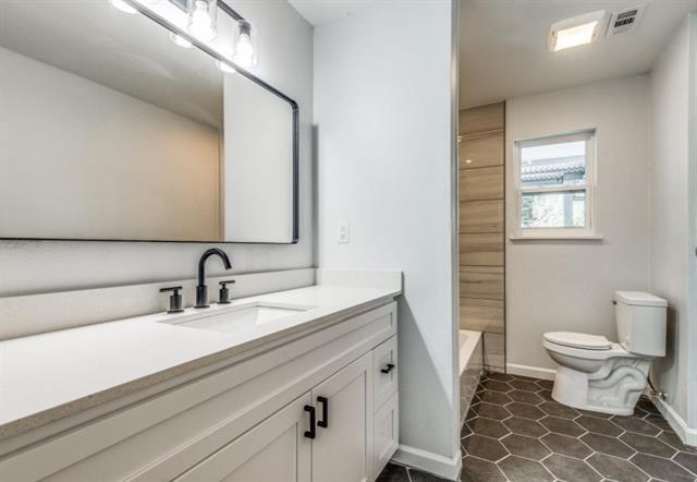 Building Photo - 8011 Woodhue Rd