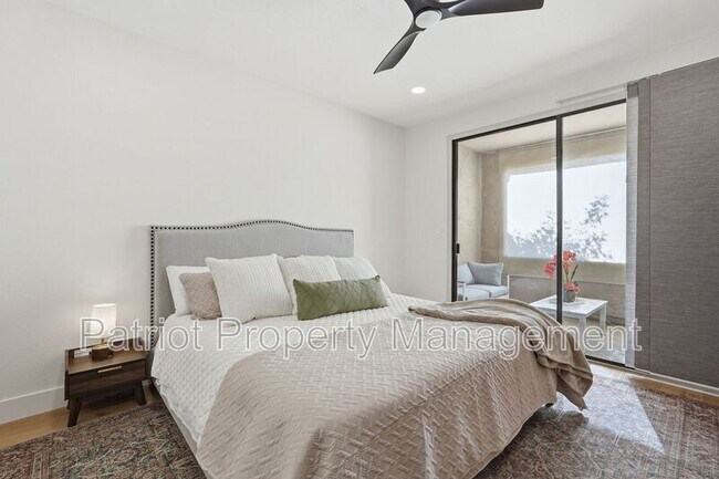 Building Photo - 9708-9708 E Vía Linda