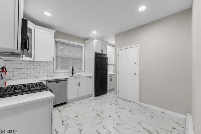 Building Photo - 185 N 18th St