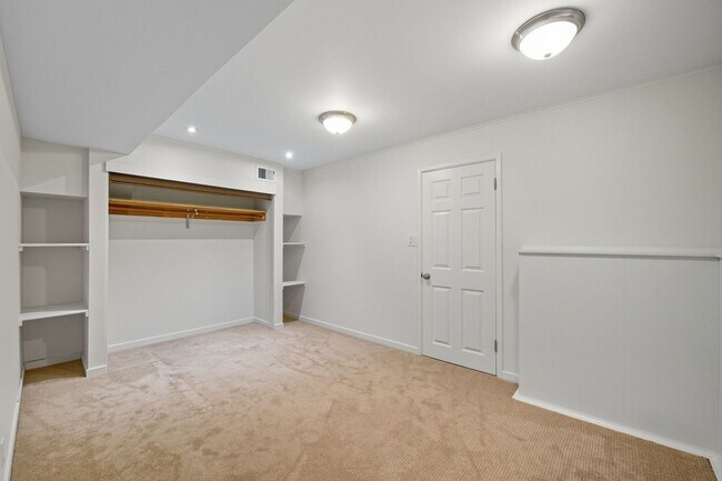 Building Photo - 805 Foerster St