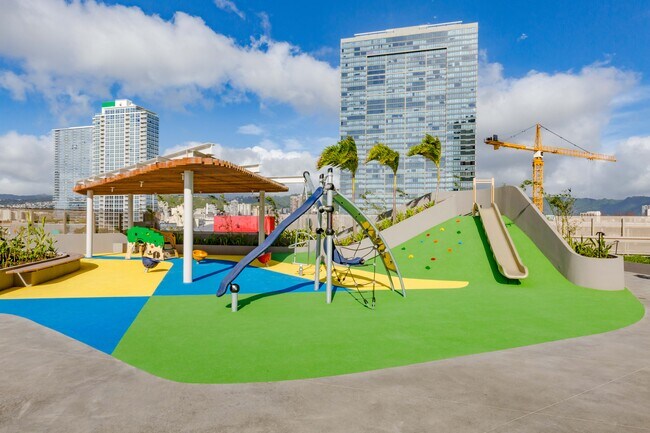 Building Photo - 1001 Queen St